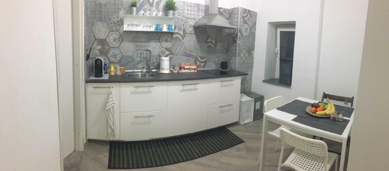 Studios Toledo 355 Napoli Bagian luar foto